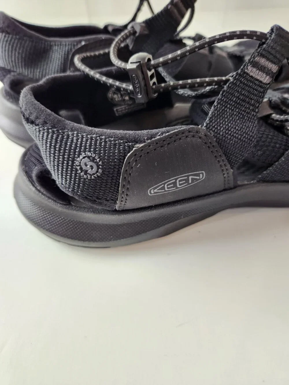 Keen Sandals Mens 8 Black Seanik H2 Bungee Cinch Toe Bumper Hiking Trekking